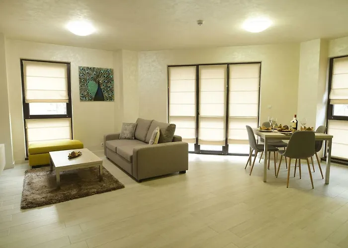 Noris With Garage 普罗夫迪夫