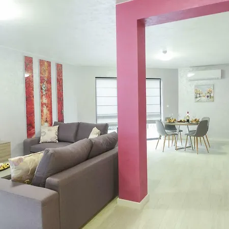 Noris With Garage Apartament