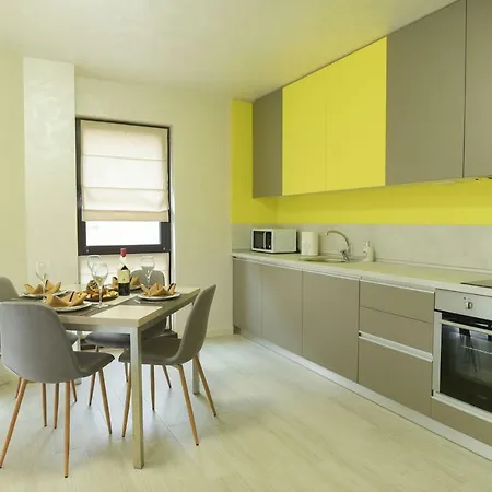 Noris With Garage شقة