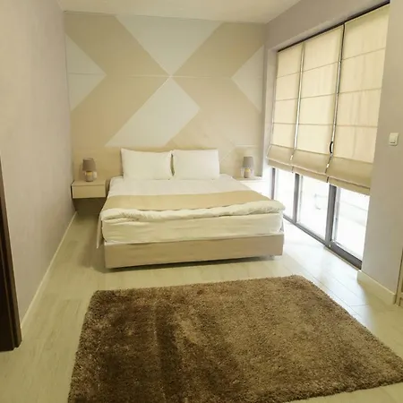 Noris With Garage شقة *