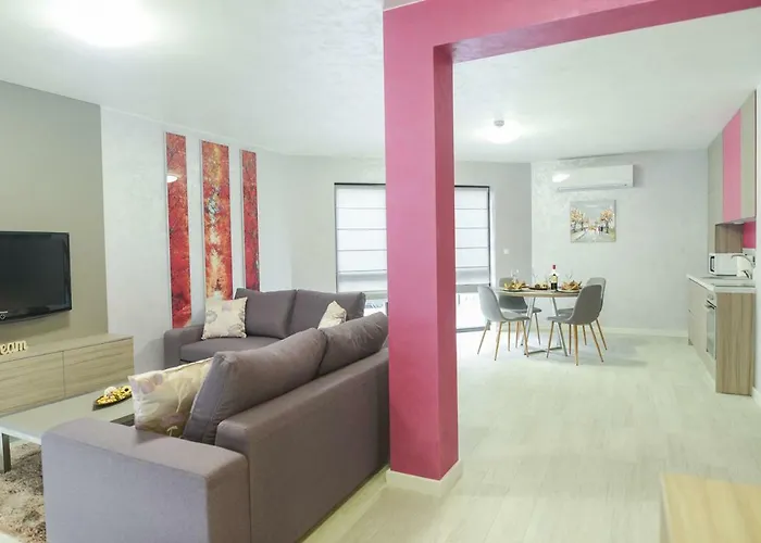 Noris With Garage Апартаменти