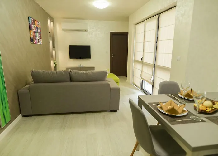 Noris With Garage Апартаменти